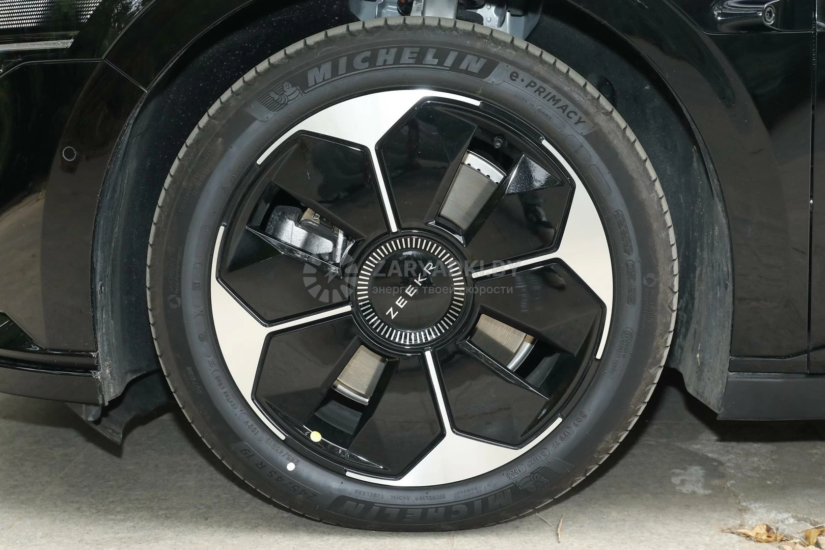 Электромобили Электромобиль Zeekr 007 Drive